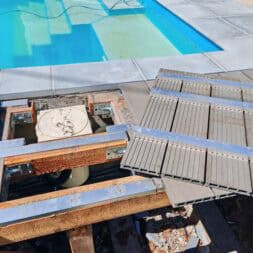 Poolterrasse aus BPC bauen So gelingt die Unterkonstruktion am Hang www.commaik.de 053 - BPC und WPC Terrasse am Hang bauen – Meine neue Poolterrasse mit recycelten Dielen