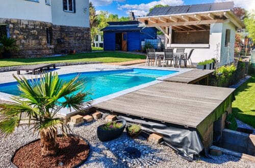 Poolterrasse aus BPC bauen So gelingt die Unterkonstruktion am Hang www.commaik.de 060 - BPC und WPC Terrasse am Hang bauen – Meine neue Poolterrasse mit recycelten Dielen