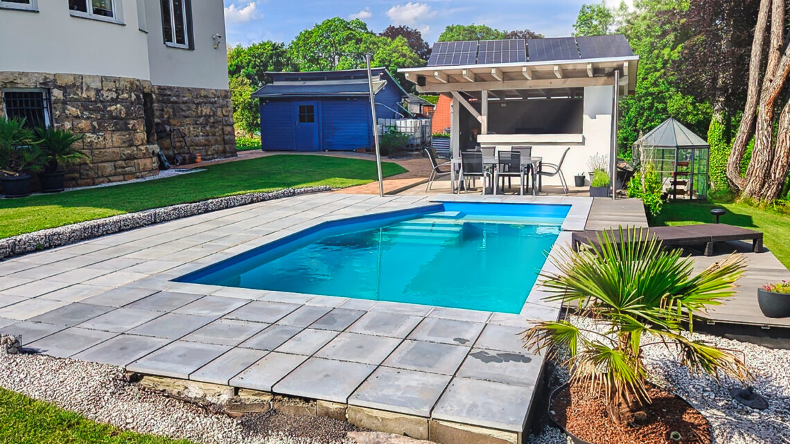 Poolterrasse mit Steinplatten in Hanglage selber bauen 1 4464967 - Poolterrasse mit Steinplatten in Hanglage selber bauen