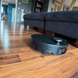 MOVA Z60 Ultra Roller Complete test: Fully automatic cleaning with AI and hot water 15 MOVA Z60 Ultra Roller Complete im Test Staerkster Saug Wischroboter www.commaik.de 1.16.6 - MOVA Z60 Ultra Roller Complete test: Fully automatic cleaning with AI and hot water