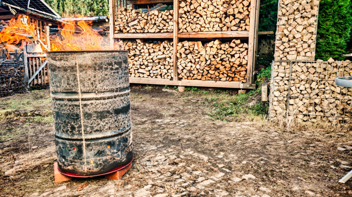Rauchfreie Feuertonne selber bauen aus Oelfass Schritt fuer Schritt DIY Anleitung www.commaik.de 017 a - Rauchfreie Feuertonne selber bauen: DIY-Anleitung aus einem 200-L-Ölfass mit Sekundärlüftung
