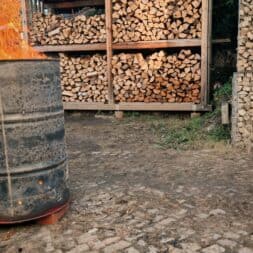 Rauchfreie Feuertonne selber bauen aus Oelfass Schritt fuer Schritt DIY Anleitung www.commaik.de 018 - Build your own smoke-free fire barrel: DIY instructions from a 200 L oil drum with secondary ventilation