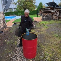 Rauchfreie Feuertonne selber bauen aus Oelfass Schritt fuer Schritt DIY Anleitung www.commaik.de 2.4.1 - Build your own smoke-free fire barrel: DIY instructions from a 200 L oil drum with secondary ventilation