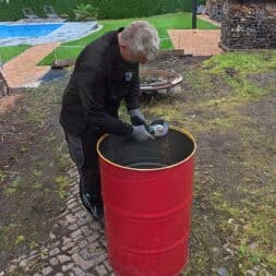 Rauchfreie Feuertonne selber bauen aus Oelfass Schritt fuer Schritt DIY Anleitung www.commaik.de 2.4.2 - Build your own smoke-free fire barrel: DIY instructions from a 200 L oil drum with secondary ventilation
