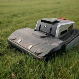 Lymow One Plus in test: RTK robot mower for large areas & difficult terrain 16 A small, autonomous Lymow One Plus robot lawn mower with black treads and silver housing sits on a lawn that is slightly dirty from mowing. www.commaik.de