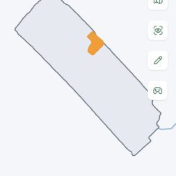 Lymow One Plus in test: RTK robot mower for large areas & difficult terrain 43 Screenshot of the Lymow One Plus app. The screen shows a map of the mowing area with a highlighted orange zone. The status bar shows 93% battery and the mower is currently in waiting mode. www.commaik.de