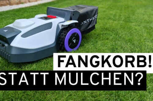 ANTHBOT N8 RTK Review: Robotic Lawn Mower with Grass Bag – Is Collecting Grass Better Than Mulching? A robotic lawn mower equipped with RTK technology and a grass collection feature is standing on a neatly mowed lawn. The text in the image reads “CATCH BASKET! INSTEAD OF MULCHING?” in bold black and white letters. www.commaik.de