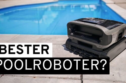 Beatbot Sora P7 Review: Can the 4-in-1 pool robot really clean the floor, walls, waterline, and surface? A pool cleaning robot is standing at the edge of a swimming pool, and above the image, the text “BEST POOL ROBOT?” is written in bold letters. www.commaik.de