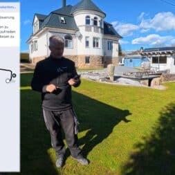 ECOVACS GOAT O1200 LiDAR PRO Review: Perfect Edge Mowing Without Any Touch-Ups? 21 A man is standing in a sunny garden, holding an Ecovacs Goat device. Behind him, you can see a modern house and a construction site. On the left, the screen of a German-language app displays instructions for mapping, along with a progress bar. www.commaik.de