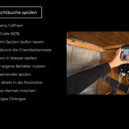 Pool winterfest machen: Wasser ablassen, Technik einlagern und das Becken abdecken 34 Anleitung zum Spülen der Bayrol-Dosierröhrchen während der Pool-Winterpause, dargestellt neben einer Hand, die ein an der Wand montiertes digitales Steuergerät für Poolchemikalien bedient. www.commaik.de
